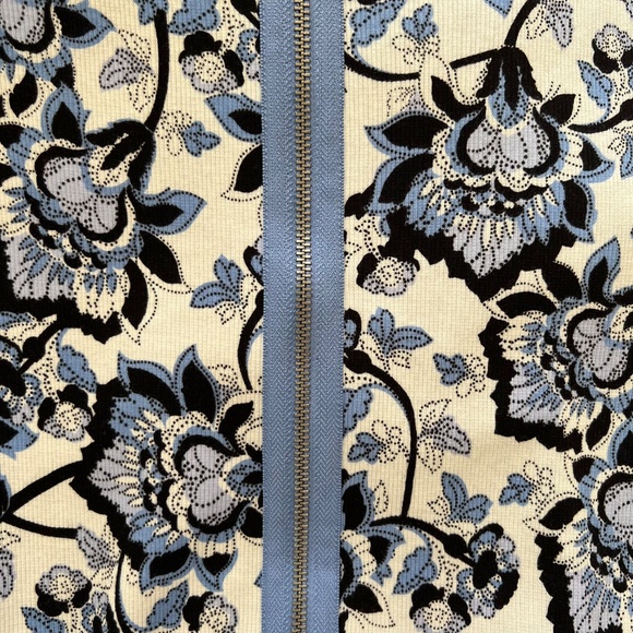 Chico's Patterned Back 3/4 Sleeve Top - Picture 3 of 3